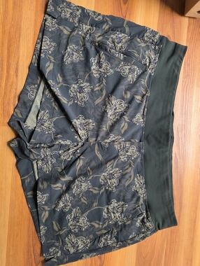 Athleta Trekkie North Printed Women's Green Plus Size Shorts Size 22